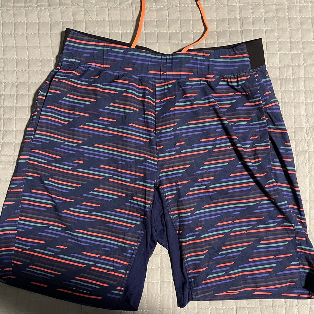 Lululemon T.H.E short linerless (large) multi color